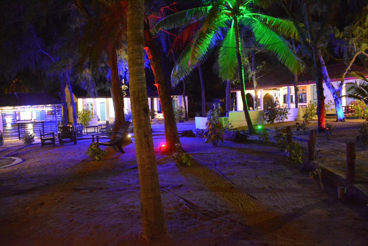 Tsunami Beach Hotel Vịnh Arugam Ngoại thất bức ảnh