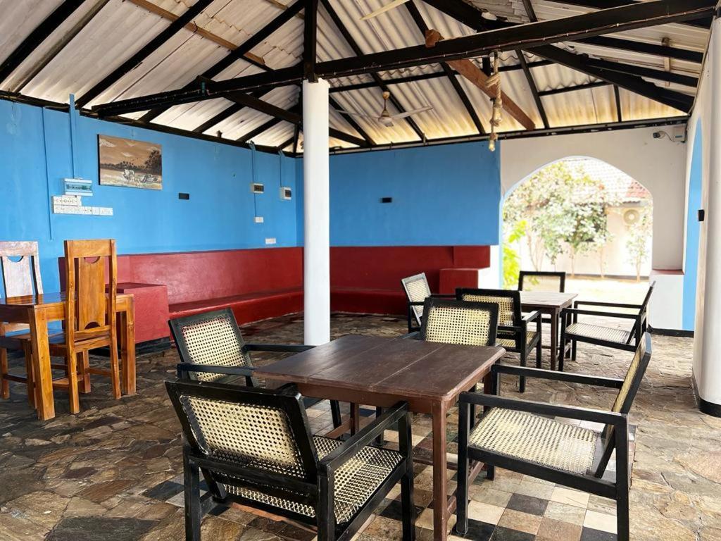 Tsunami Beach Hotel Vịnh Arugam Ngoại thất bức ảnh