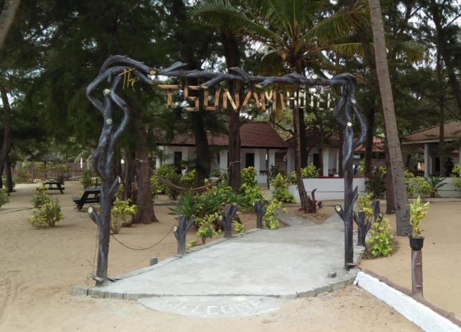 Tsunami Beach Hotel Vịnh Arugam Ngoại thất bức ảnh