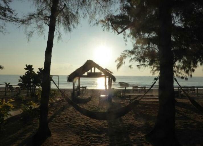 Tsunami Beach Hotel Vịnh Arugam Ngoại thất bức ảnh